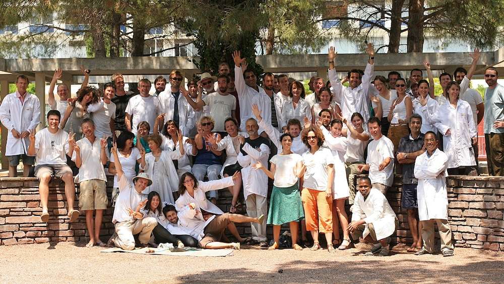Photo de groupe qui rassemble une partie des membres de l'ISEM